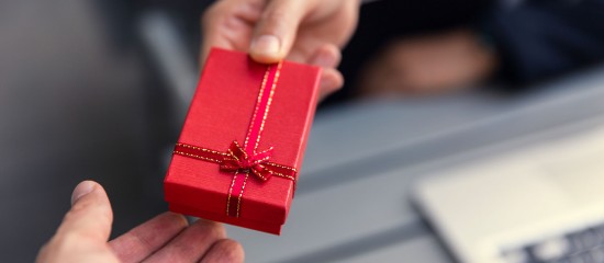 Quelle fiscalité pour les cadeaux offerts par l’entreprise en 2021 ? - © Les Echos Publishing 2021