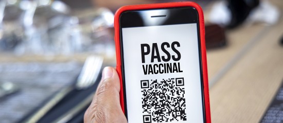 Covid-19 : le pass sanitaire devient le pass vaccinal - © Les Echos Publishing 2021